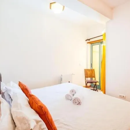 Sky Vista - Beautiful Marina Views Holiday home *